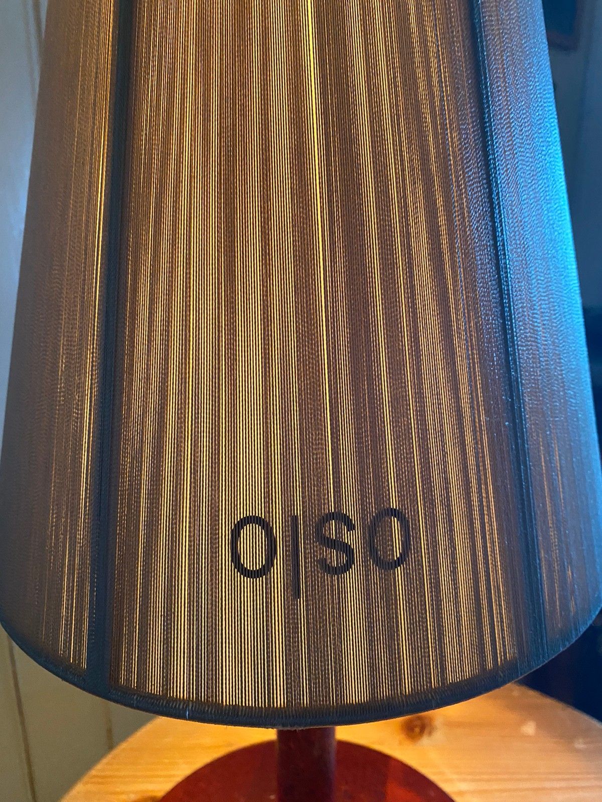 Oslo Wood skjerm og bordlampe med trefot | FINN.no Oslo Wood skjerm og bordlampe med trefot | FINN.no