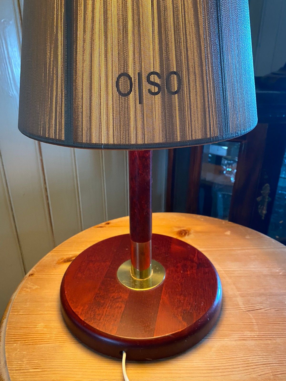 Oslo Wood skjerm og bordlampe med trefot | FINN.no Oslo Wood skjerm og bordlampe med trefot | FINN.no
