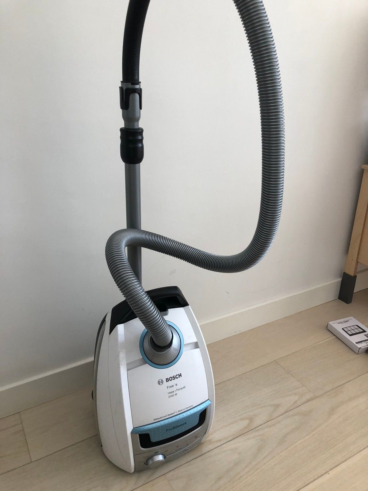 Pent brukt Bosch free støvsuger 2100 watt | FINN.no Pent brukt Bosch free støvsuger 2100 watt | FINN.no