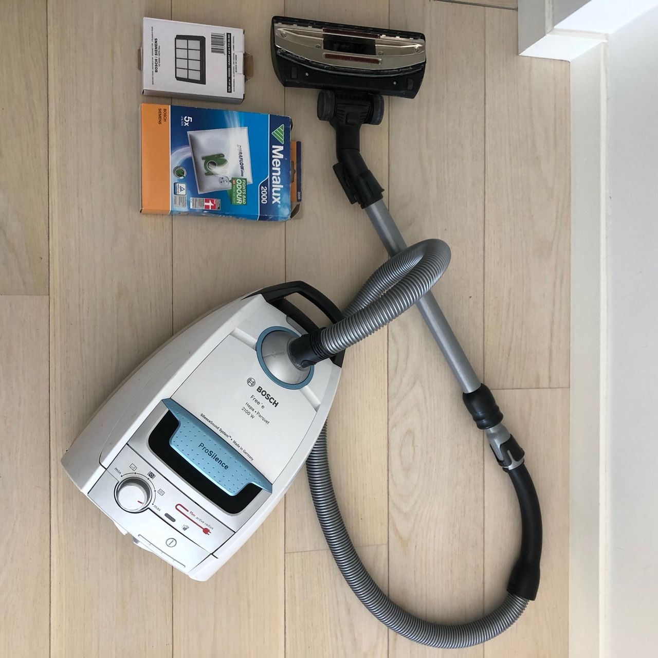 Pent brukt Bosch free støvsuger 2100 watt | FINN.no Pent brukt Bosch free støvsuger 2100 watt | FINN.no