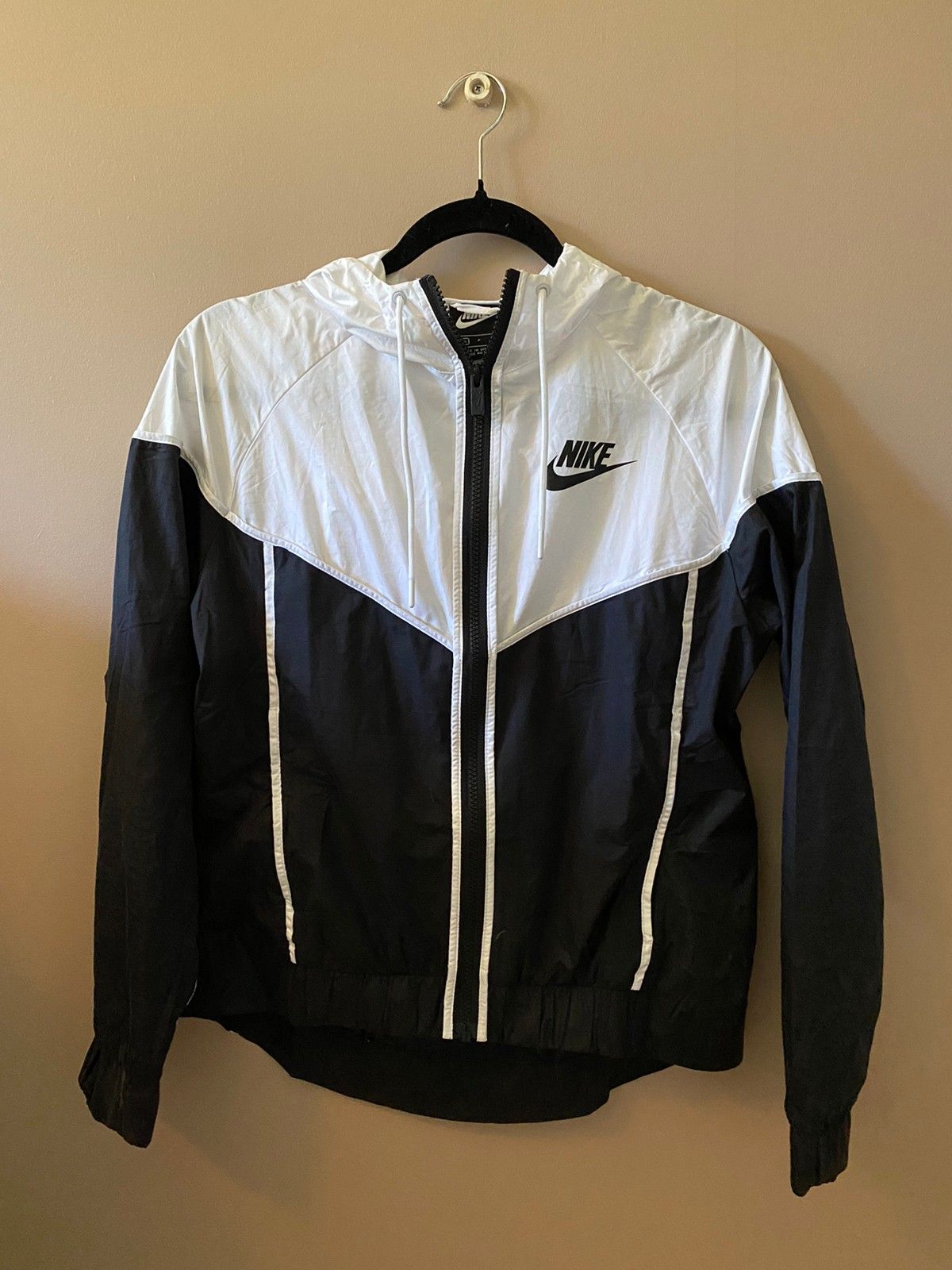 Nike treningsjakke | FINN.no Kjempe fin nike jakke | FINN.no