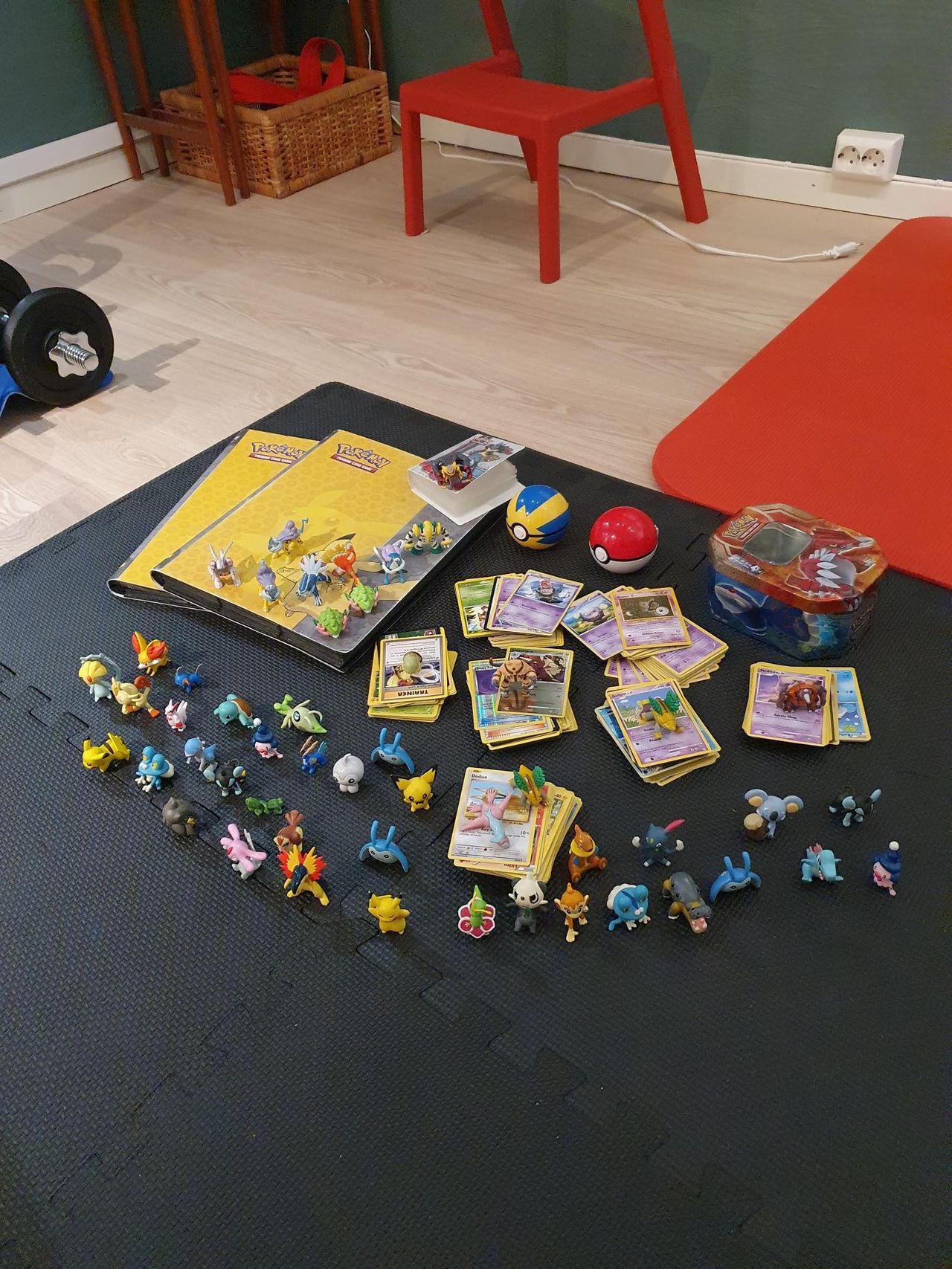 Pokemon samling. Kort, figurer med mer | FINN.no Pokemon samling. Kort, figurer med mer | FINN.no