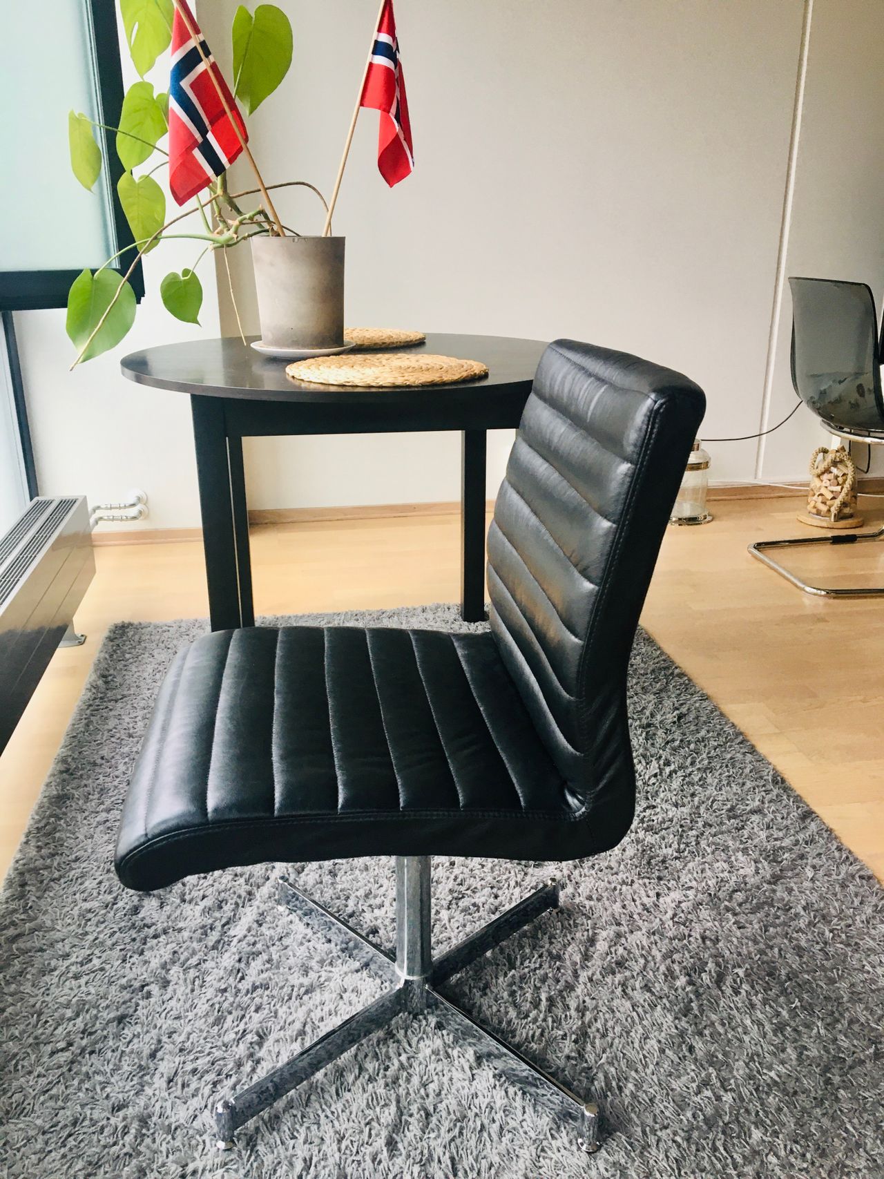 Bolia Design Vitesse Light Conference i sort skinn | FINN.no Bolia Vitesse Office kontorstol i sort skinn | FINN.no