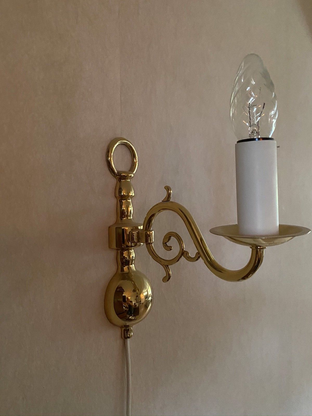 Høvik Tradisjon taklampe og to vegglamper i messing | FINN.no Tradisjon taklampe messing
