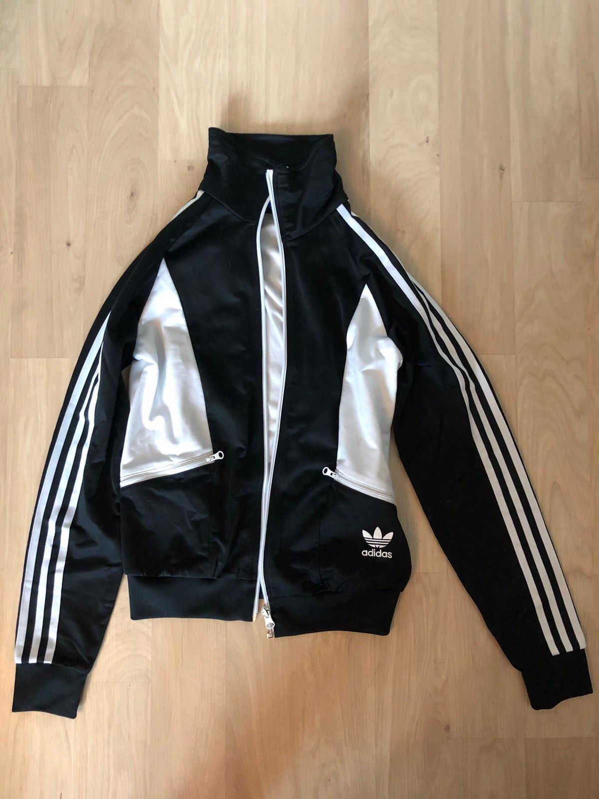 Ny Adidas jakke i str.L | FINN.no Ny Adidas jakke i str.L | FINN.no