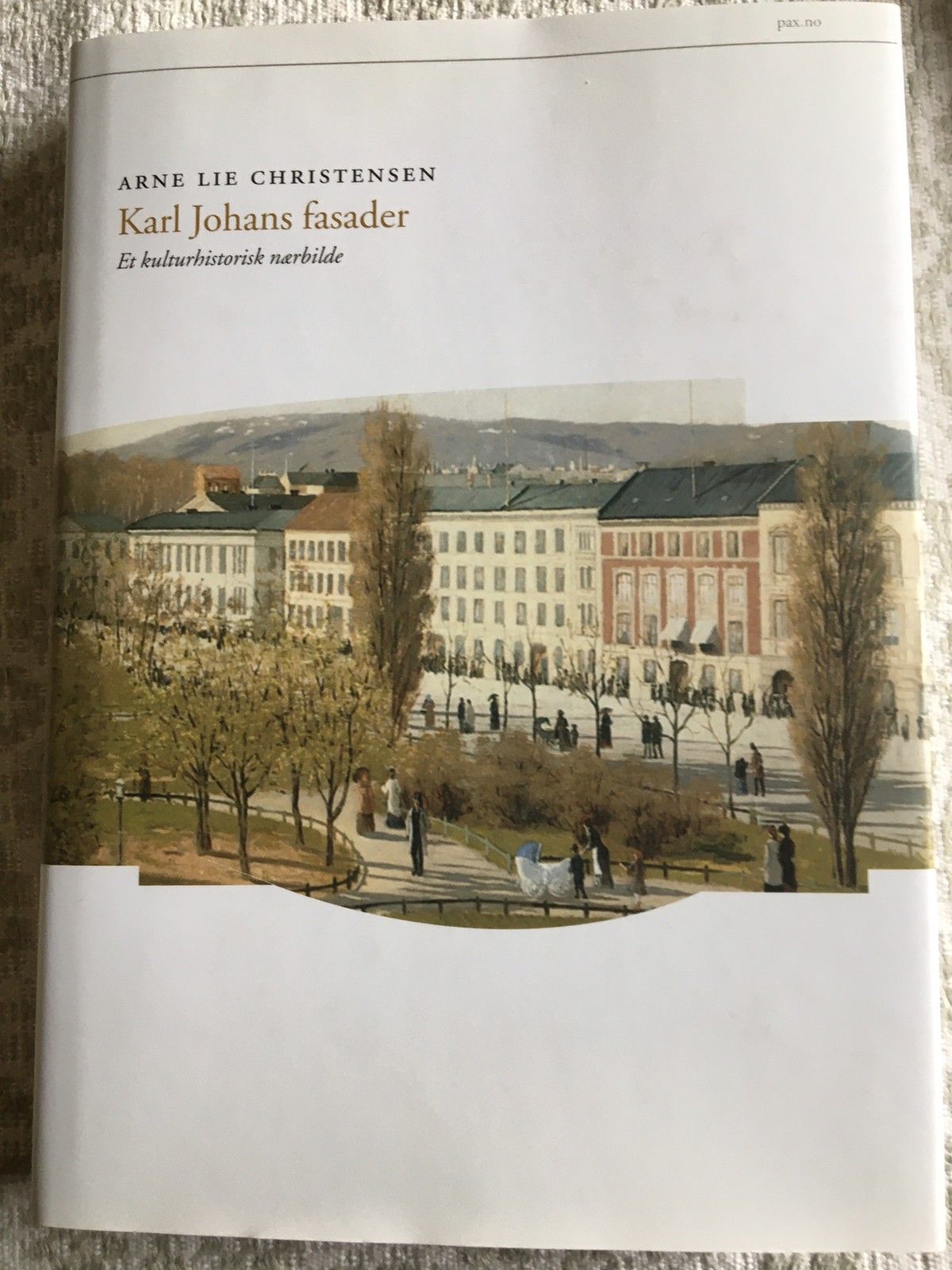 Kulturhistorisk bok om Karl Johan kvartalet | FINN.no Carl Johan stoler | FINN.no