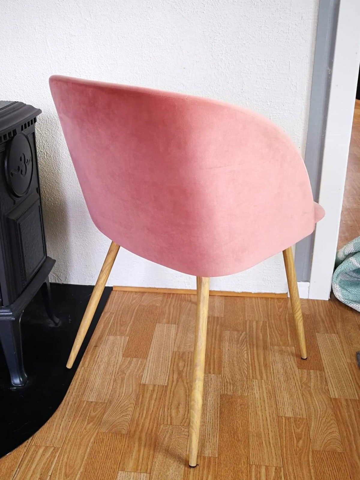 2 stk Søstrene Grene stoler selges samlet | FINN.no 2 lekre søstrene grene stoler i rosa velur | FINN.no