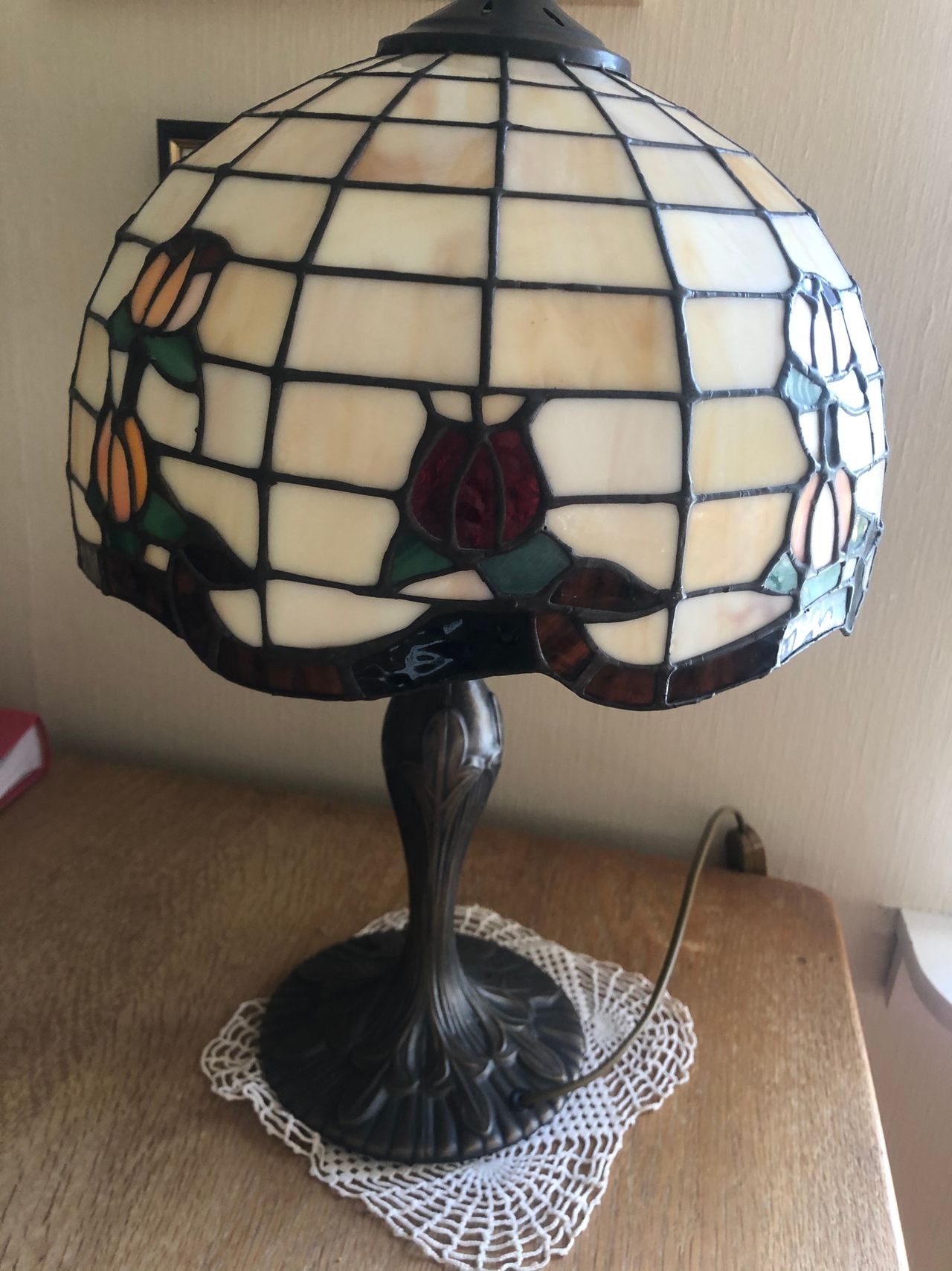 Tiffany bordlampe + smålamper | FINN.no Tiffany bordlamper 2 stk | FINN.no
