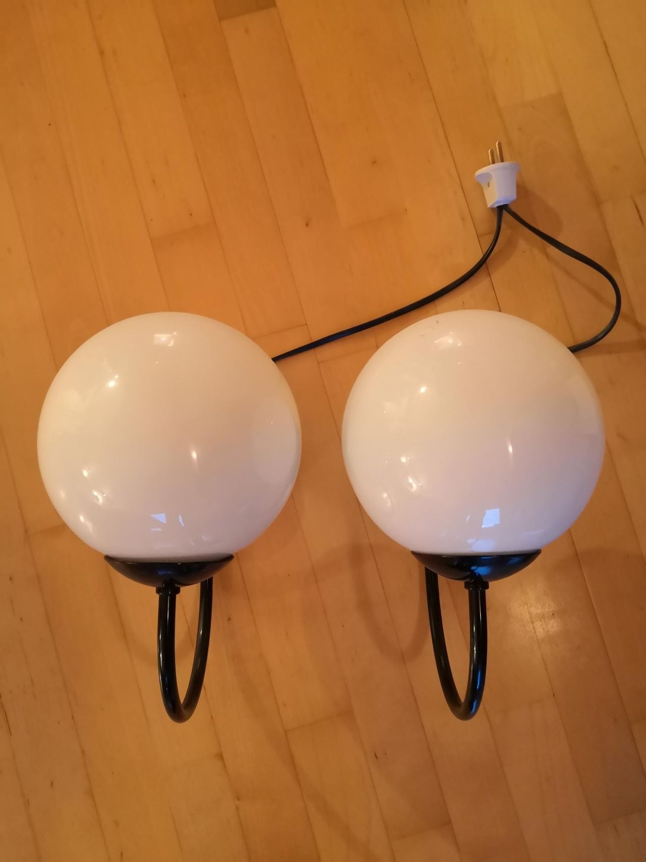 Vegglampe | FINN.no 2 hvite Muuto Mhy lamper | FINN.no