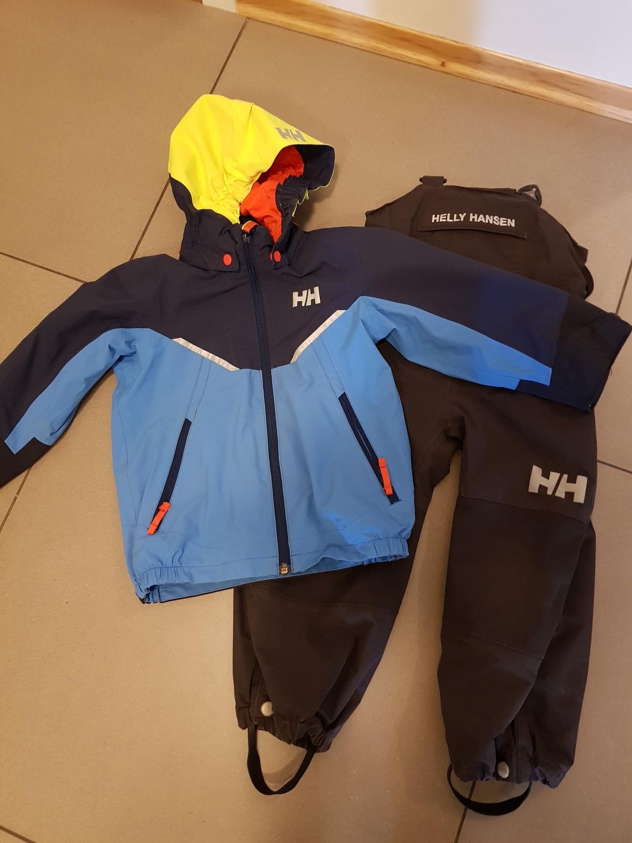 Helly Hansen Shelter jakke og bukse str 98 | FINN.no Helly Hansen Shelter jakke og bukse str 98 | FINN.no