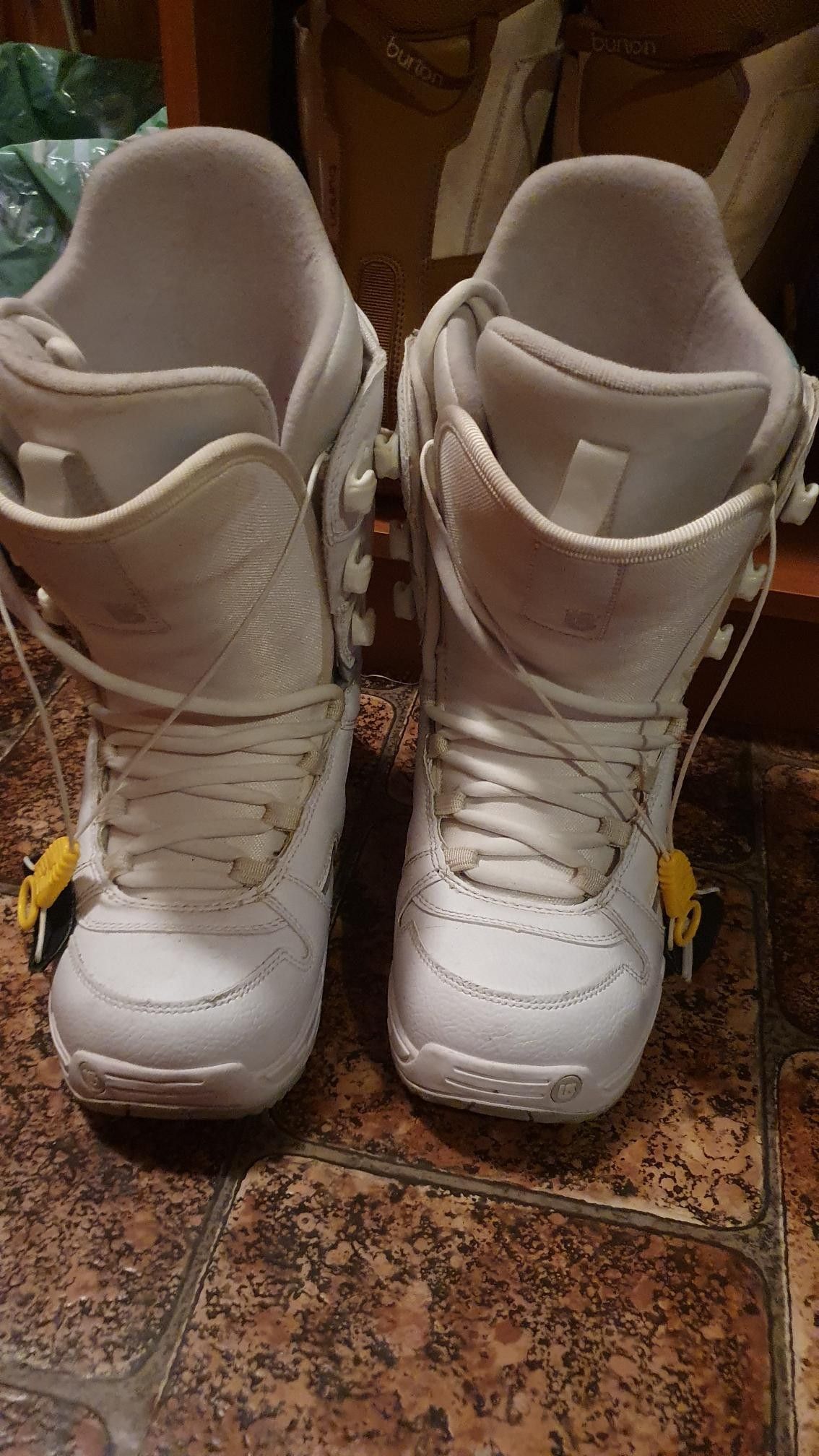 Burton Snowboardsko | FINN.no Burton Snowboard + sko i str. 40,5 | FINN.no