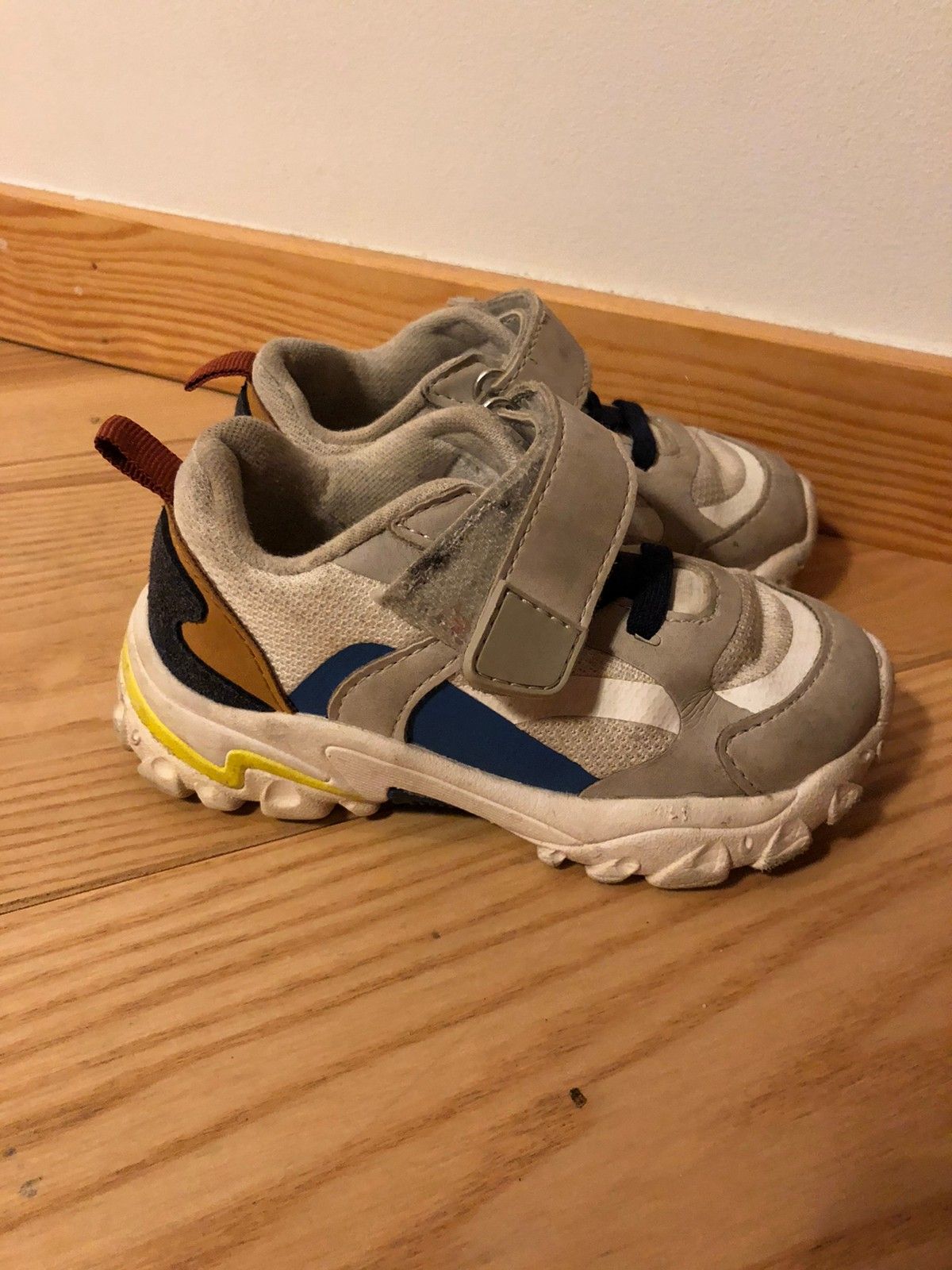 barnesko zara joggesko str 22 | FINN.no Barne sko str 22 24 | FINN.no