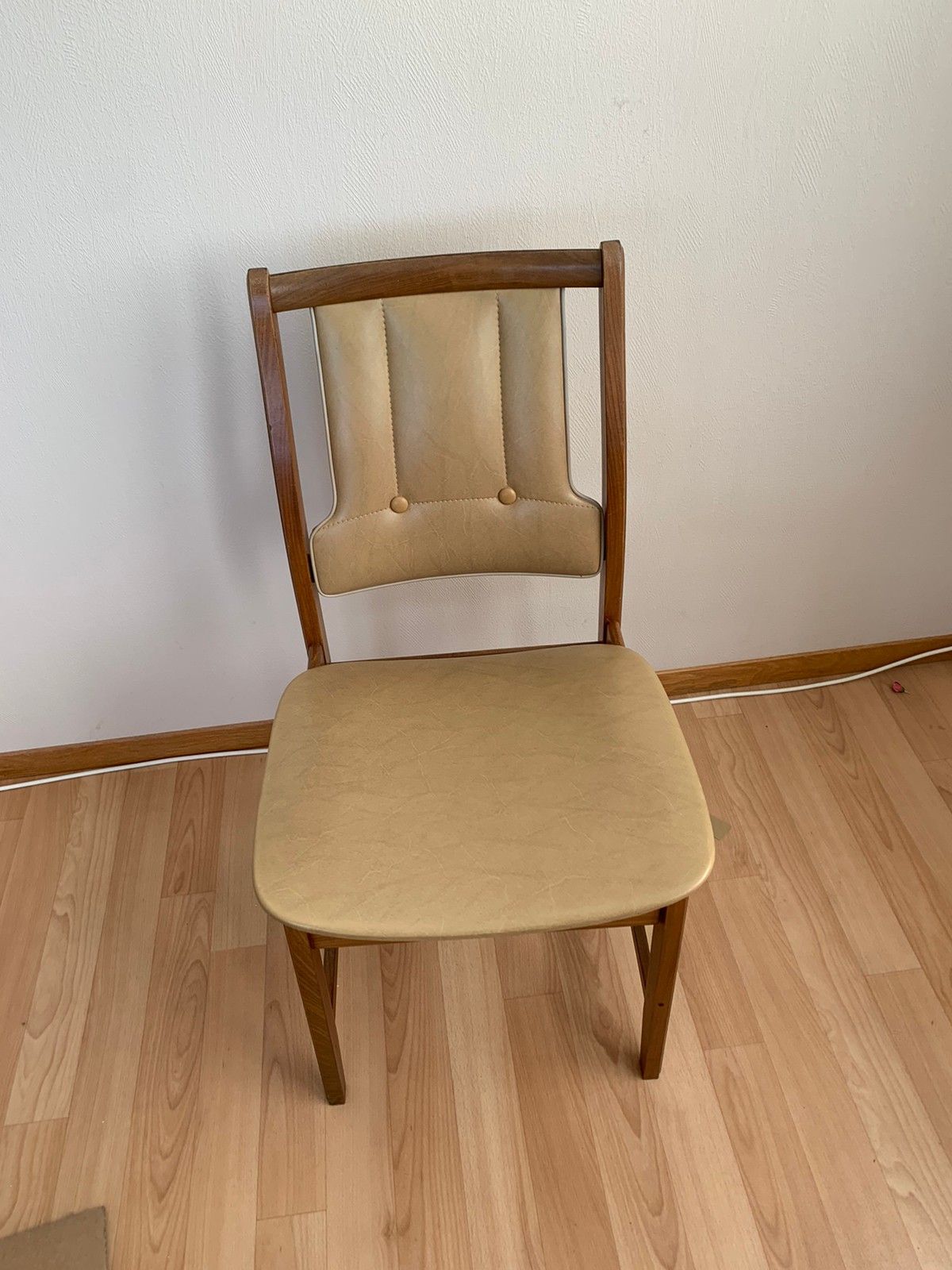 Retro teak stoler 5 Kjøpe, selge og utveksle annonser de Retro teak stoler 5 Kjøpe, selge og utveksle annonser de