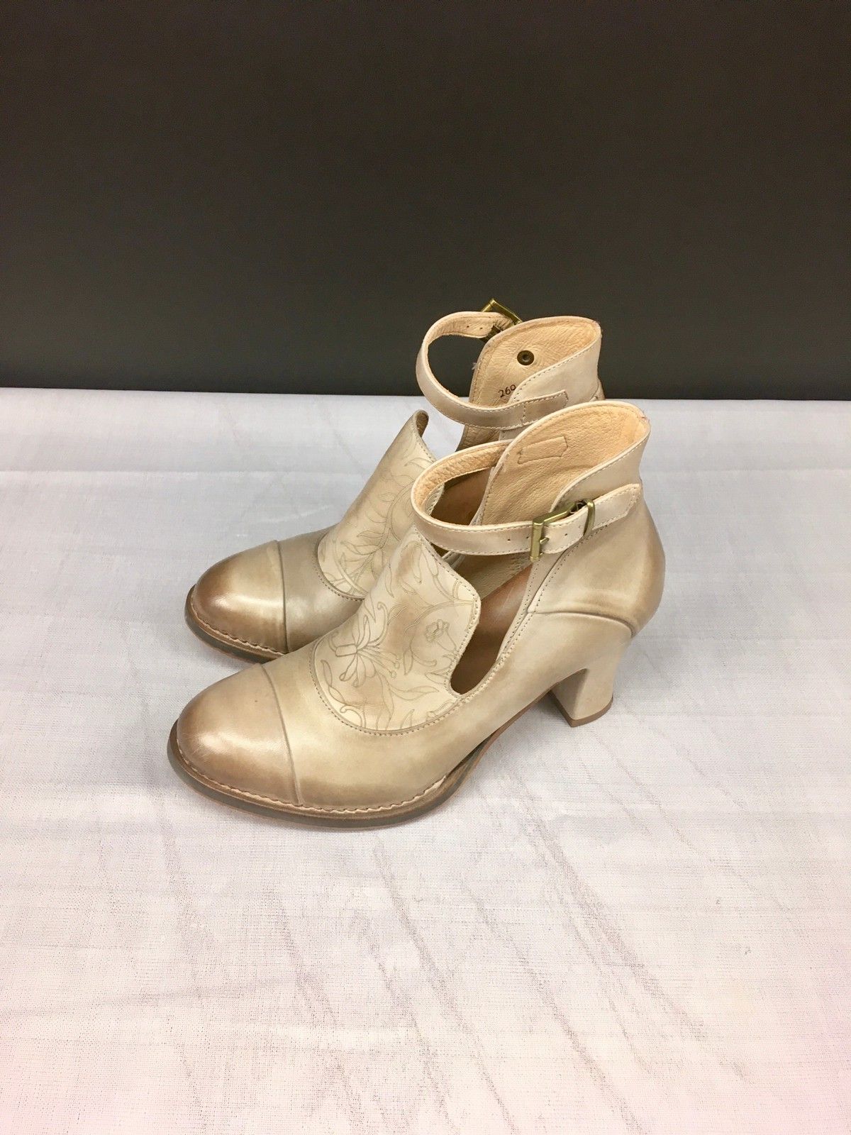 Neosens skinn pumps i beige, brukt en gang (38) | FINN.no Vakker shopping bag i ekte skinn, helt ny! | FINN.no