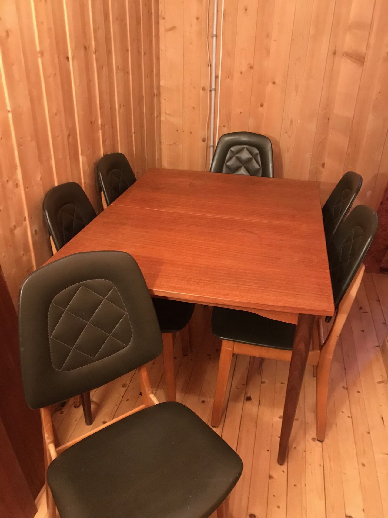 Retro spisestue med Kjøpe, selge og utveksle annonser de Retro spisestue med Kjøpe, selge og utveksle annonser de