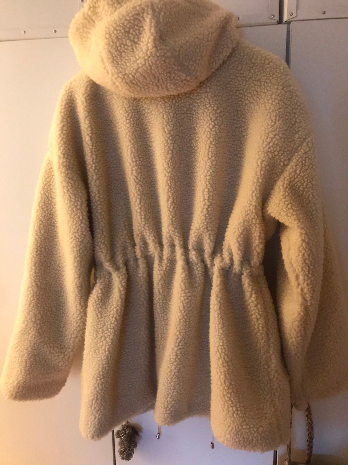 Teddy coat teddy jakke fra Gina Tricot. Kun brukt én gang Teddy coat teddy jakke fra Gina Tricot. Kun brukt én gang