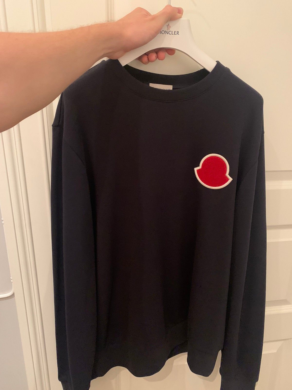 Moncler genser Helt Ny Maglia Girocollo mørkeblå og rød Moncler genser | FINN.no
