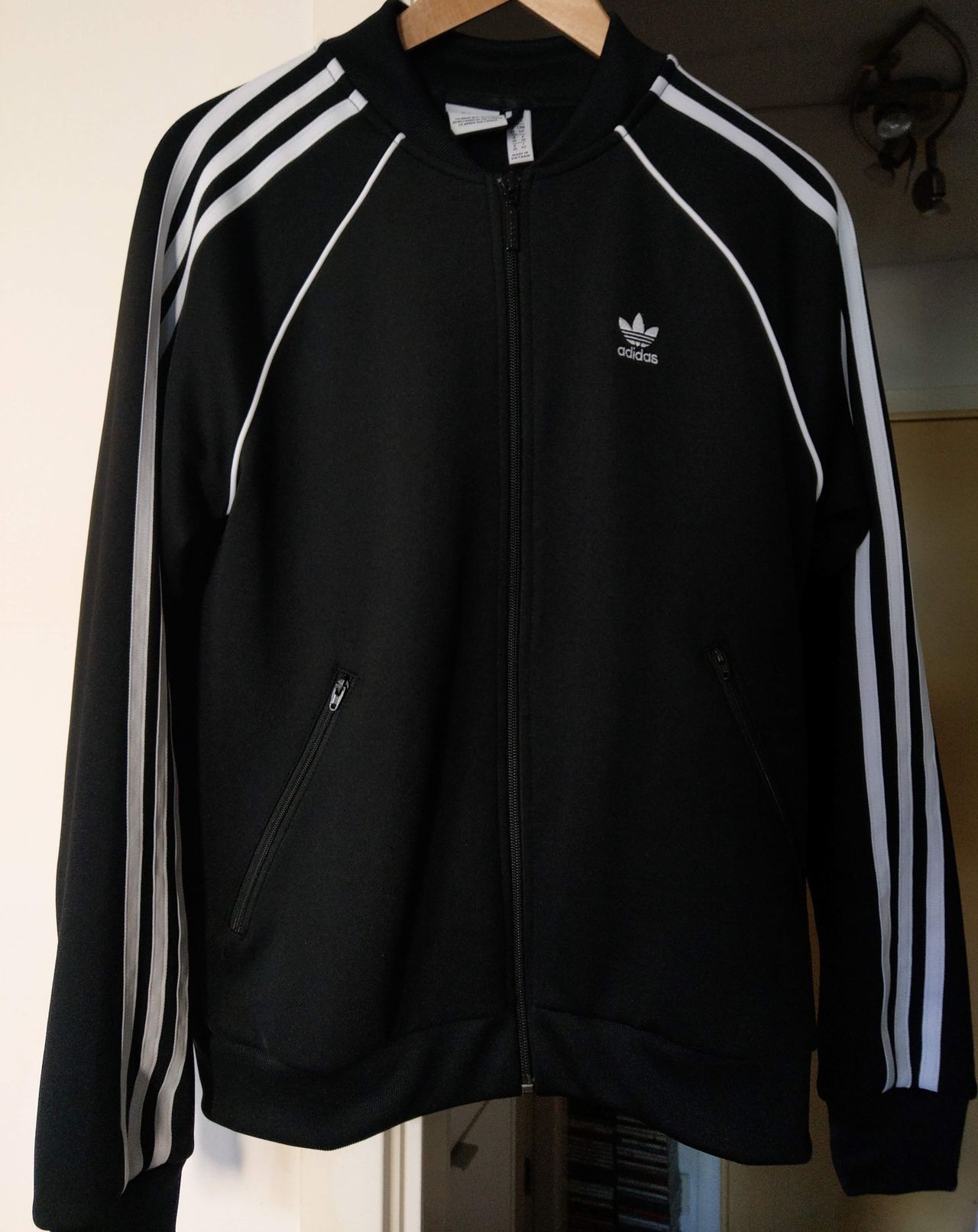adidas originals track jacket sort Dame str.36 | FINN.no adidas originals track jacket sort Dame str.36 | FINN.no