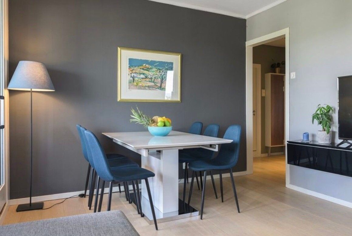 NYPRIS! BILLIG! PLATEAU spisebord (uttrekkbart plass til NYPRIS! BILLIG! PLATEAU spisebord (uttrekkbart plass til
