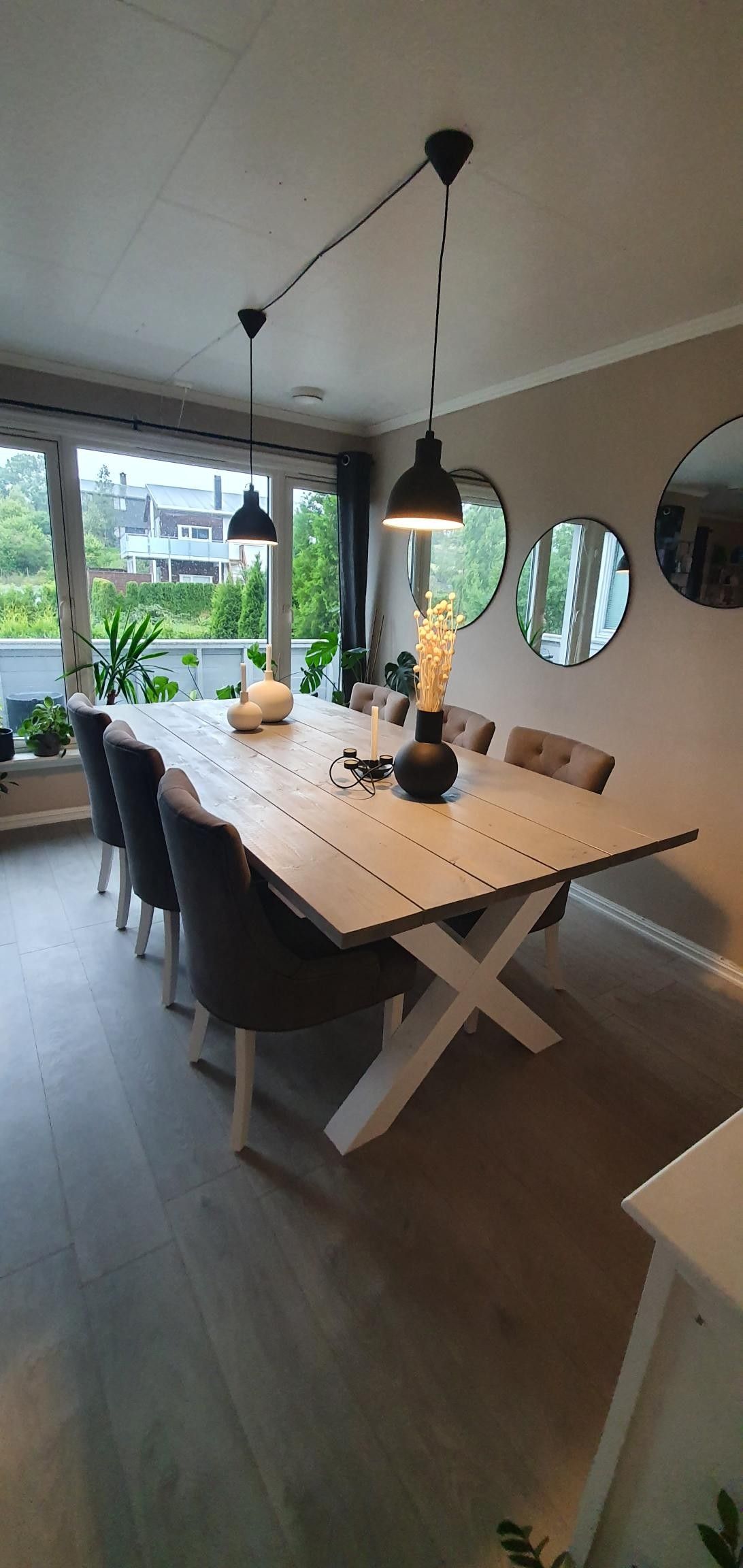 Unikt spisebord + Imperia spisestuestoler selges! | FINN.no Ran spisebord med 4 stoler | FINN.no