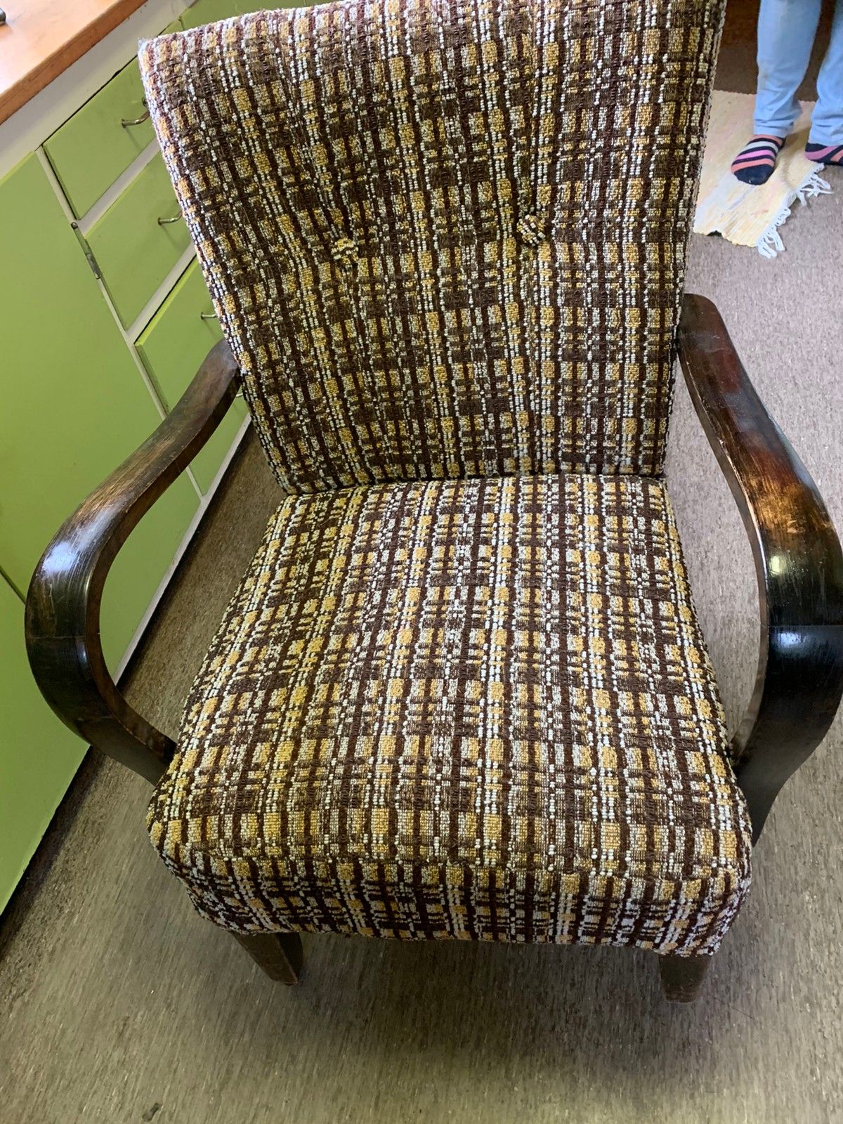 Vintage lenestoler fra 1950 tallet en med monterte hjul og Et par lenestoler fra 1950 tallet. | Artdeco Retro