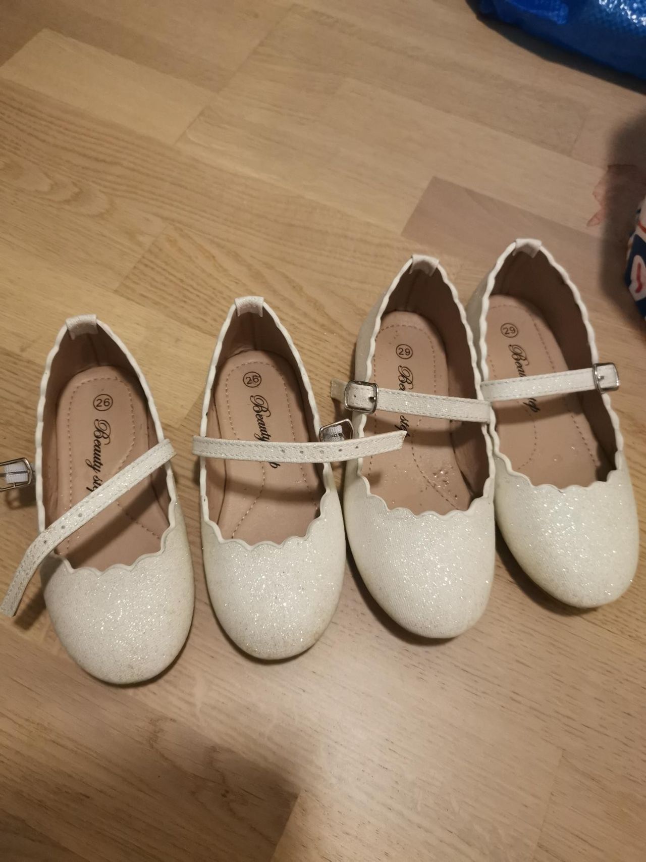 Brudepikesko pensko str 29 | FINN.no Pent brukte pensko og brudepike sko | FINN.no