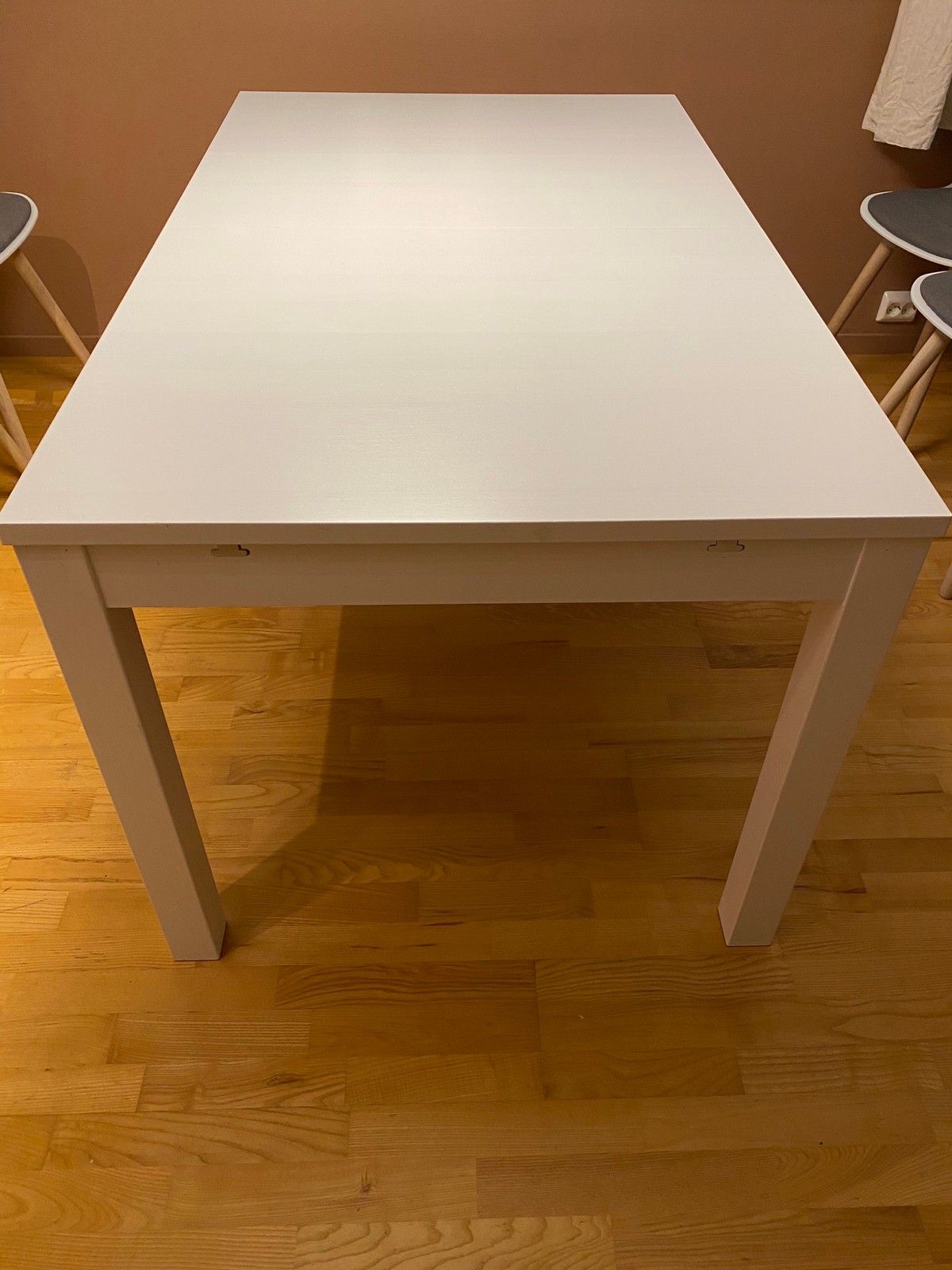 Pent brukt uttrekkbart spisebord 140180220 | FINN.no Brukt spisebord til salg | FINN.no