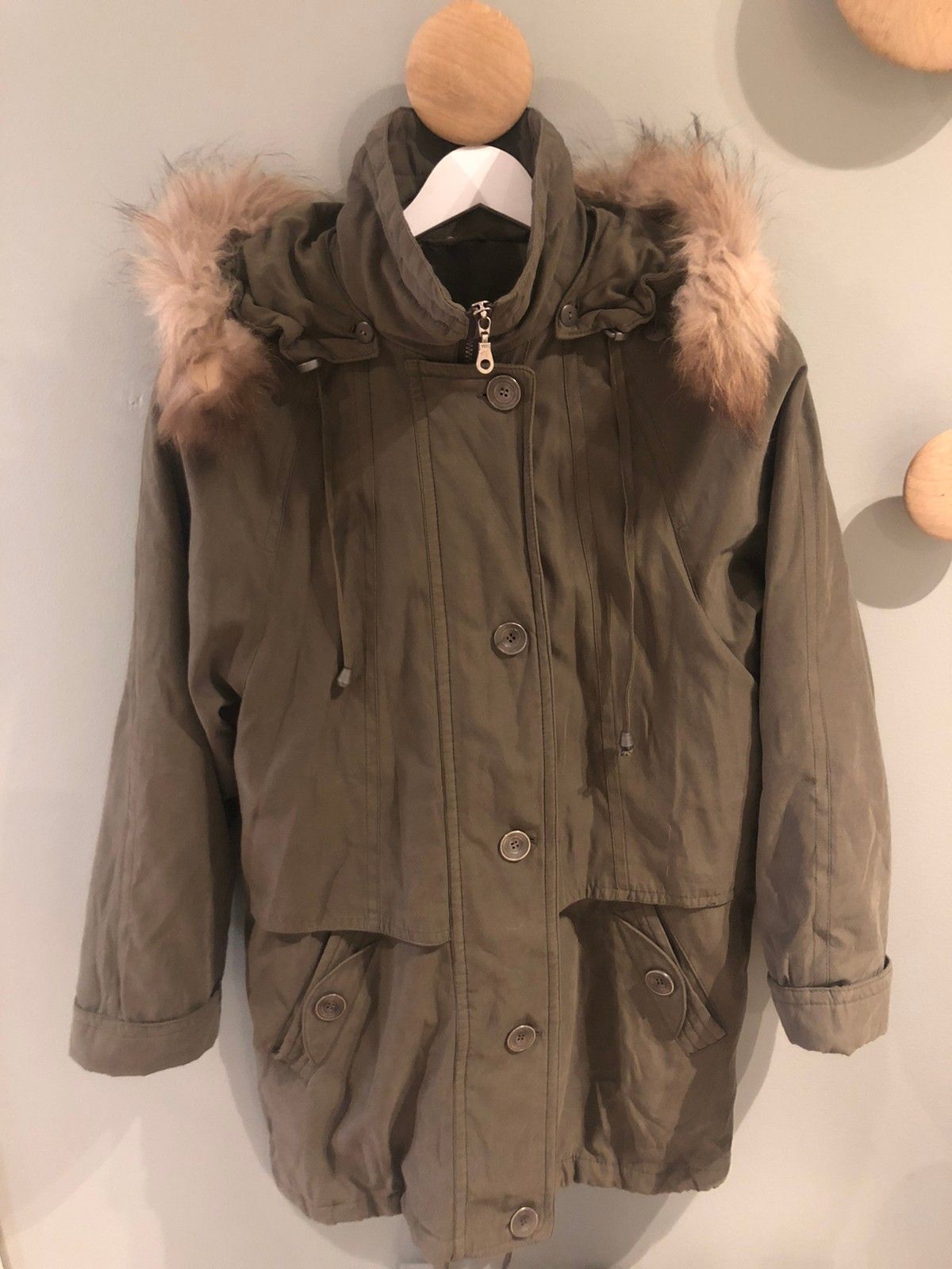 Lekker grønn Airfield parkas med pels på hetten | FINN.no Airfield jakke | FINN.no