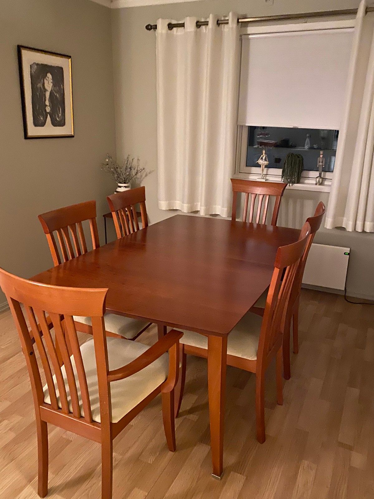 Spisestue og skjenk | FINN.no FINN.no Mulighetenes marked | Stol, Spisestue, Skjenk