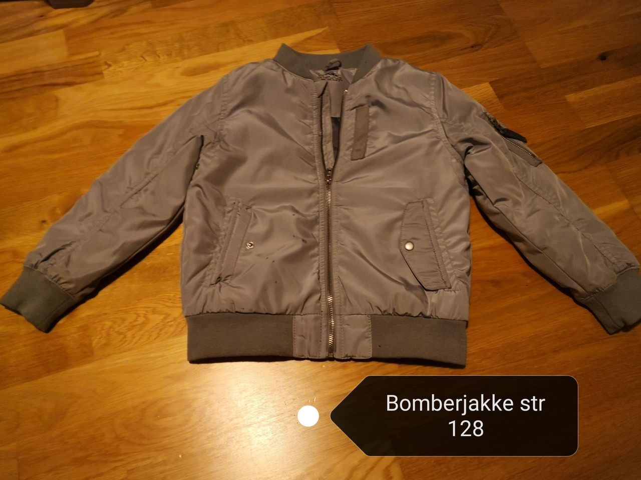 Bomberjakke fra HM str 128 | FINN.no Bomber jakke strl 128 (vinter jakke) | FINN.no