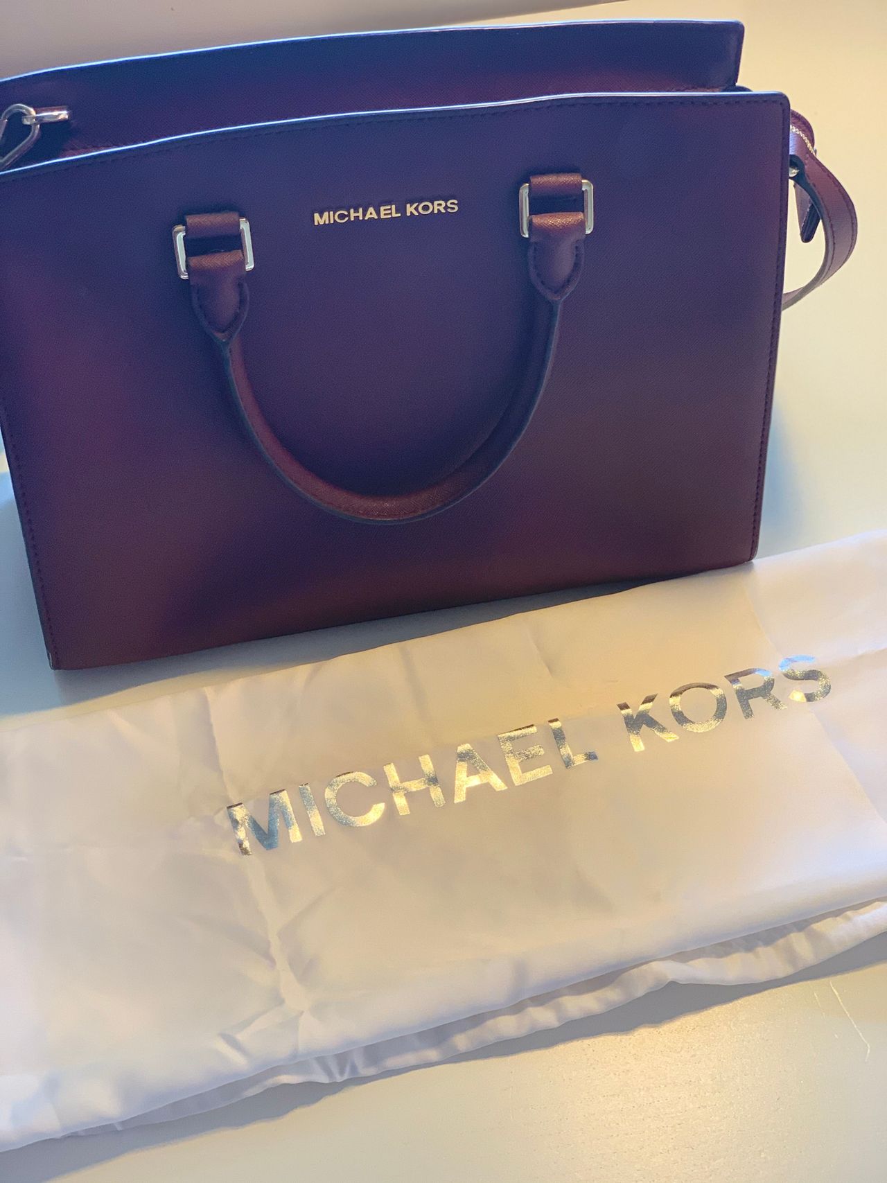 Selma Kjøpe, selge og utveksle annonser gode tilbud og Best pris på Michael Kors Selma Saffiano Leather Mini