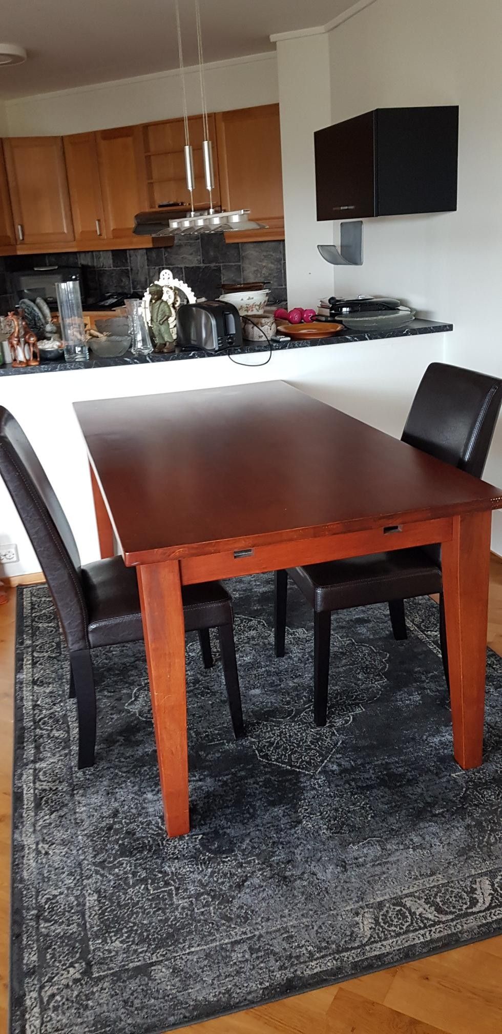 Spisebord med 4 stoler | FINN.no Spisebord med 4 stoler | FINN.no