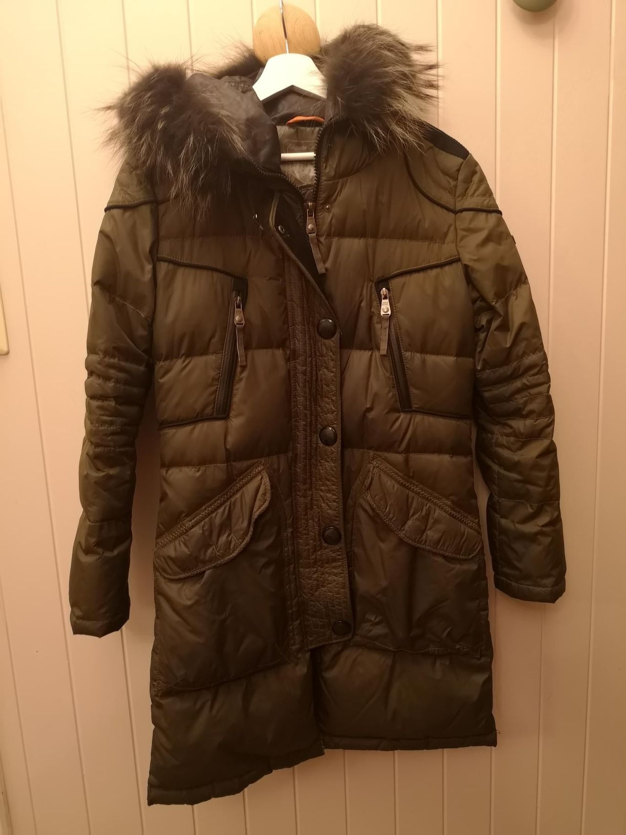 Køb Betty Barclay | Elegant Dunjakke Med Pels (BEIGE, NAVY) Køb Betty Barclay | Elegant Dunjakke Med Pels (BEIGE, NAVY)