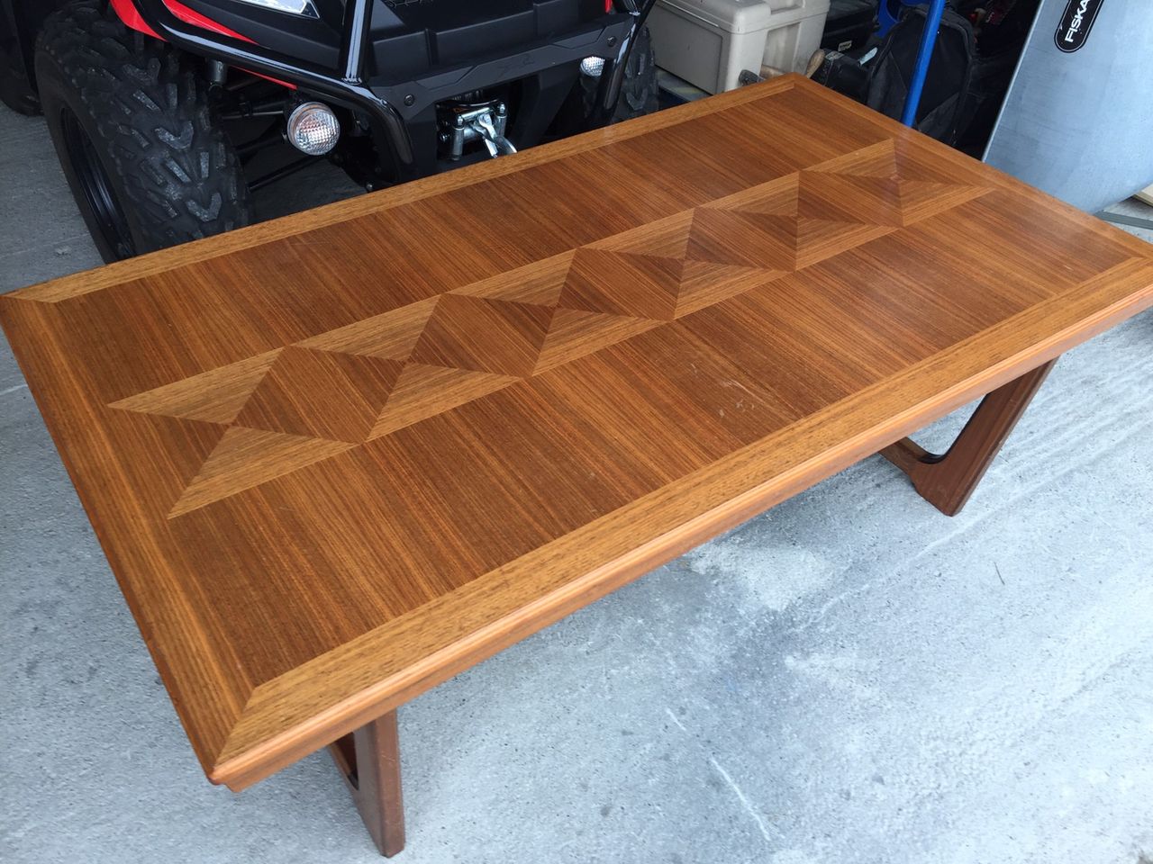 Teak salongbord selges. Retro type, sjelden. | FINN.no Sjeldent salongbord i nøttetre | FINN.no