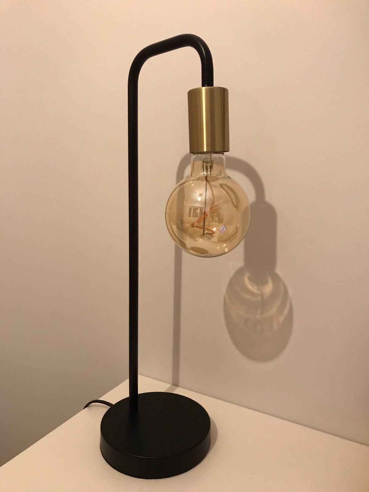 Bordlamper i sort og messing | FINN.no Sorte lamper med industriell look selges rimelig. | FINN.no