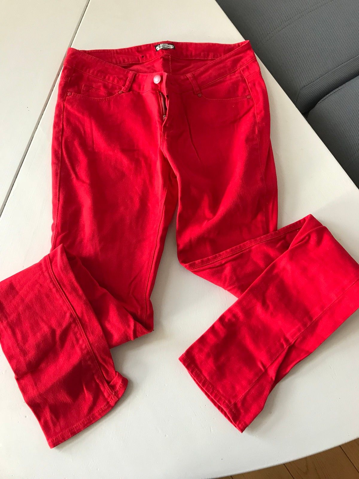 Rød jeans | FINN.no Rød dongeri bukse | FINN.no