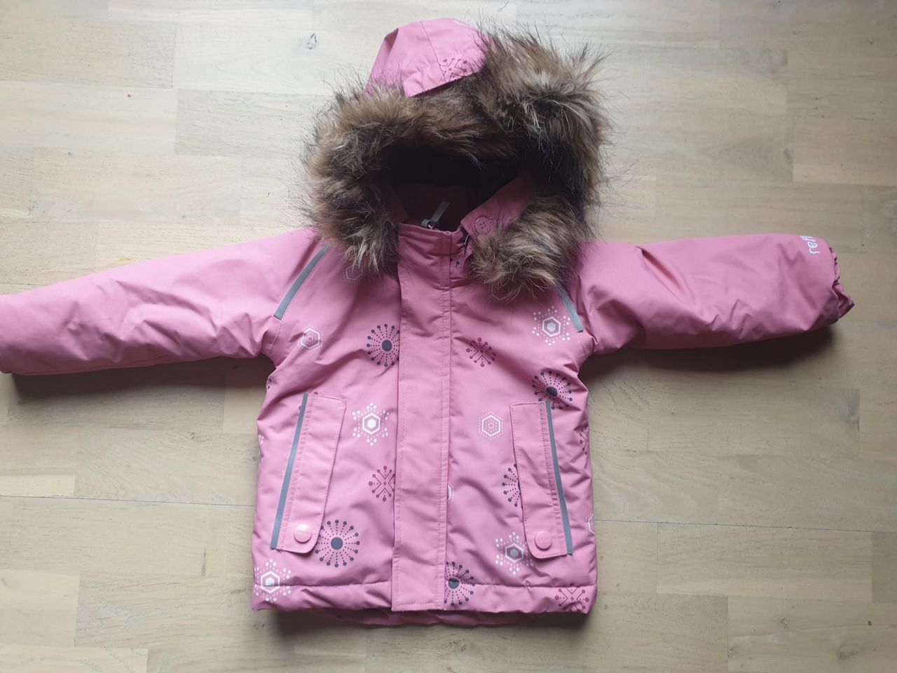 Rosa Benetton jakke til jente baby str.62 | FINN.no Rosa Benetton jakke til jente baby str.62 | FINN.no