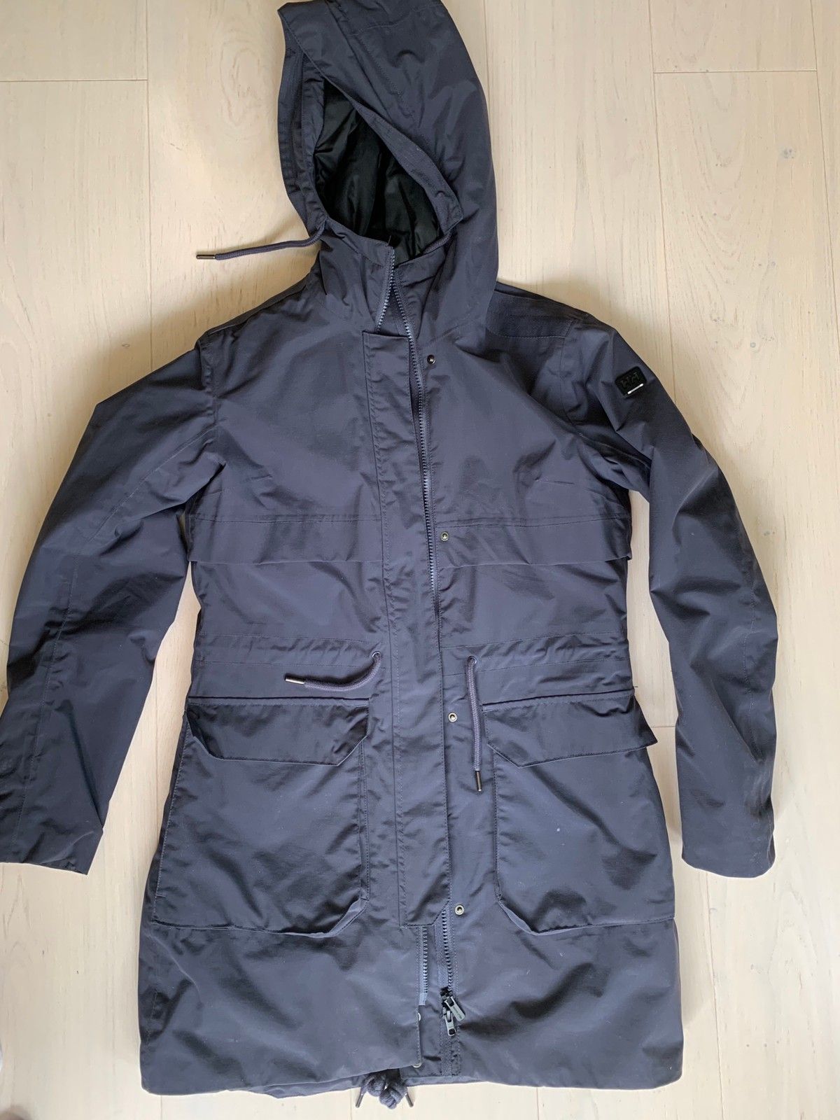 Blå helly hansen boyne parka | FINN.no Lang, varm anorakk jakke fra Helly Hansen Lite brukt | FINN.no