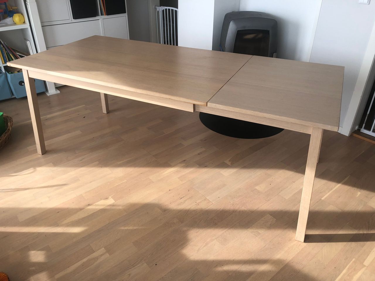Spisebord eik med 4 stoler oslo Kjøpe, selge og utveksle Urban spisebord med 2 Nora og 2 Mita spisestoler | FINN.no