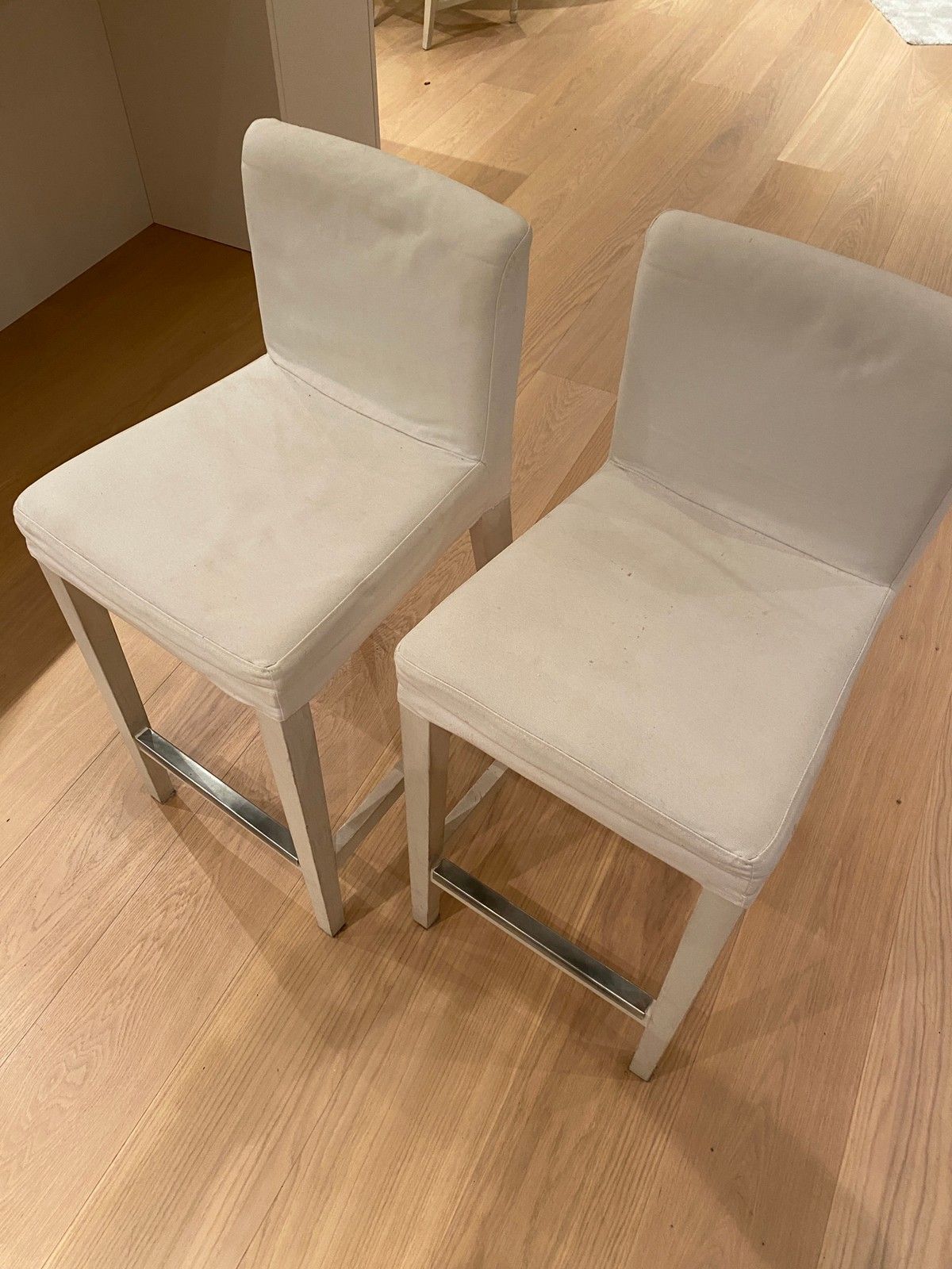 To barstoler av typen IKEA Henriksdal | FINN.no 2 stykk IKEA stoler gis bort | FINN.no