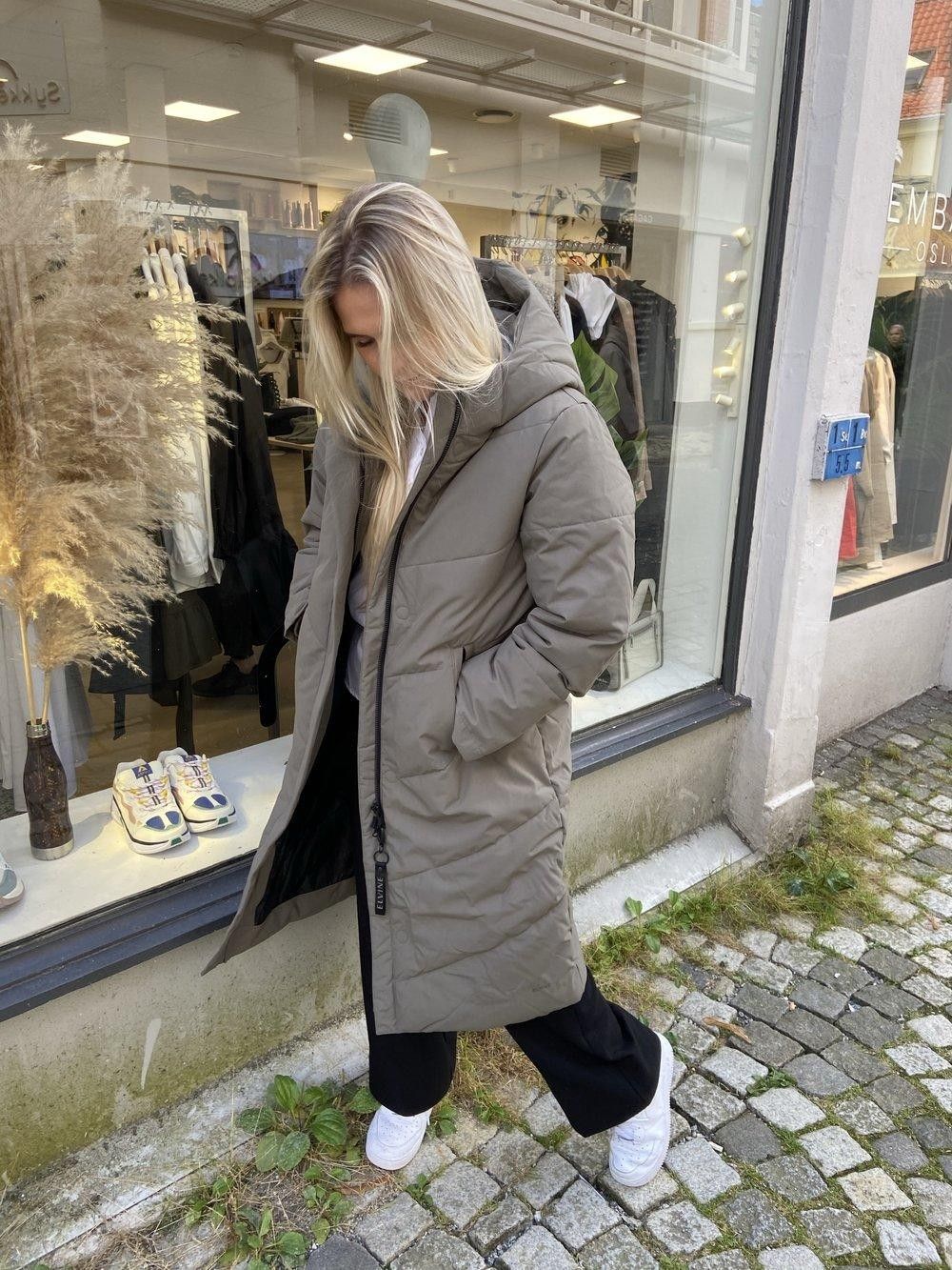 Jakke fra Elvine selges ubrukt | FINN.no Elvine Naemi Jacket str S helt ny! | FINN.no