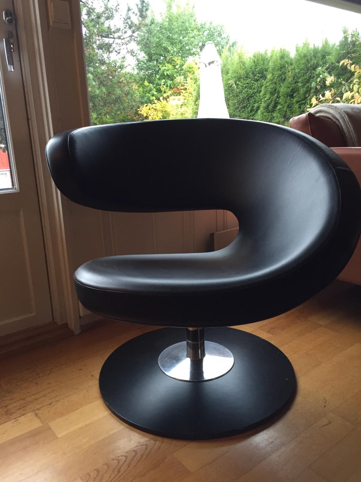 Ny pris! Peel designerstol i sort skinn | FINN.no Ny pris! Peel designerstol i sort skinn | FINN.no