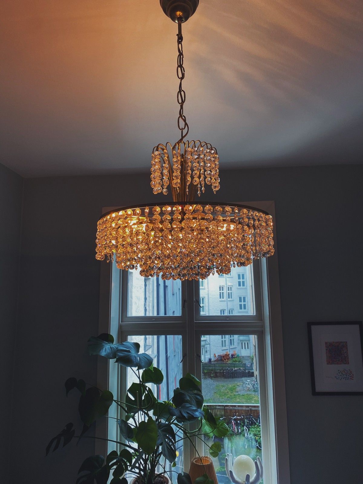 Vintage lysekrone fra Lys og Stil | FINN.no Retro prismekrone lampe lamper taklampe til salgs | FINN.no