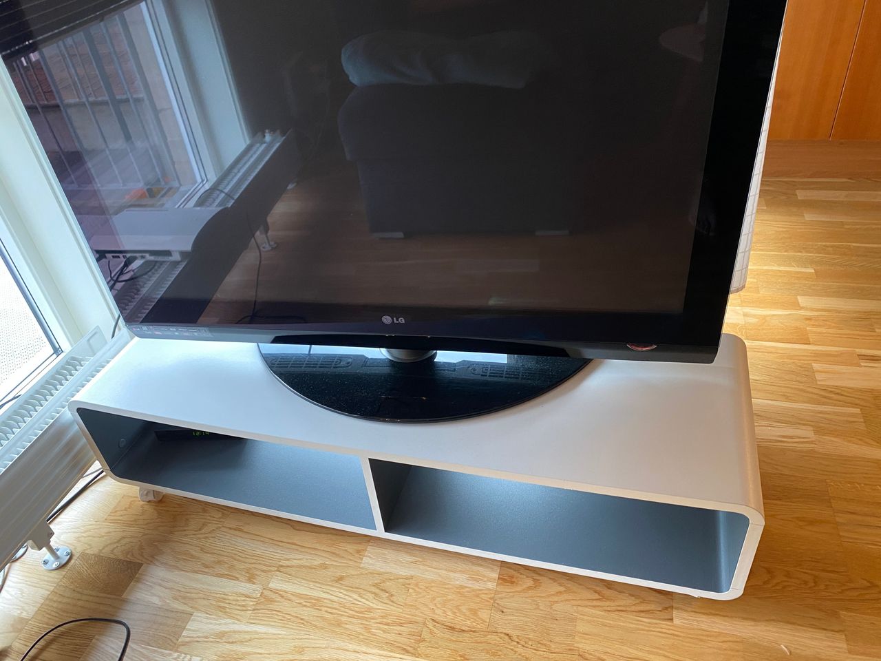 Gammel tv Kjøpe, selge og utveksle annonser finn den beste nonophemnes tv benk brunsvart