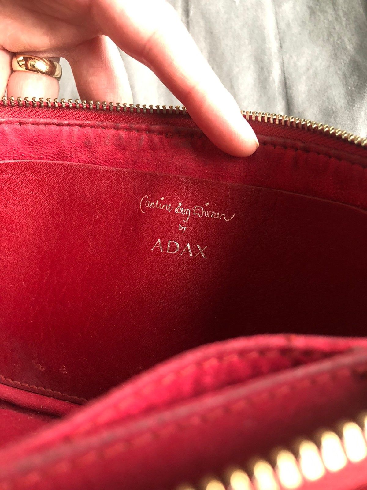Adax clutch | FINN.no Adax clutch i rødt skinn | FINN.no