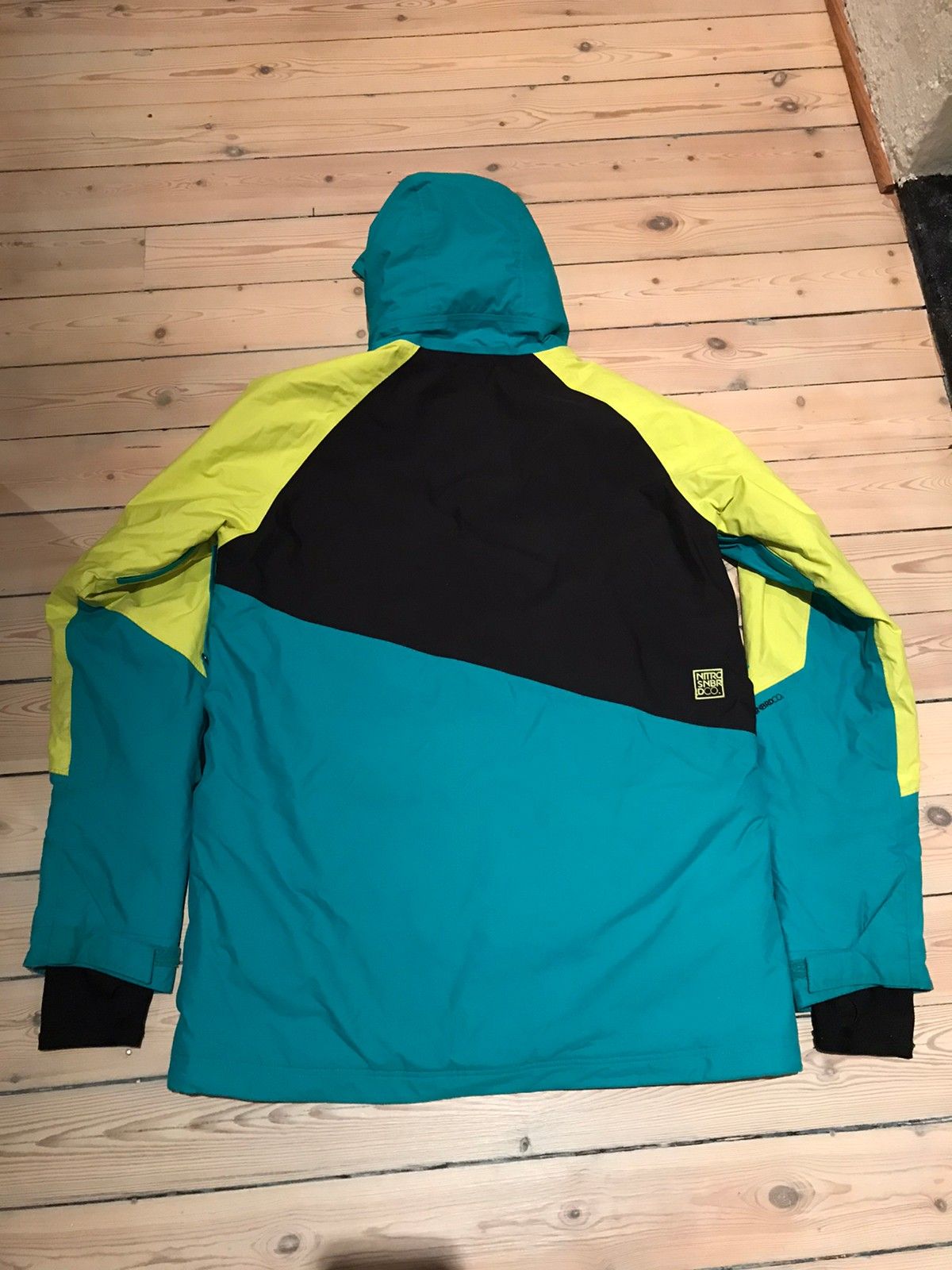 Nitro Snowboard jakke selges billig! | FINN.no Nitro, snowboard jakke, vinterjakke, | FINN.no