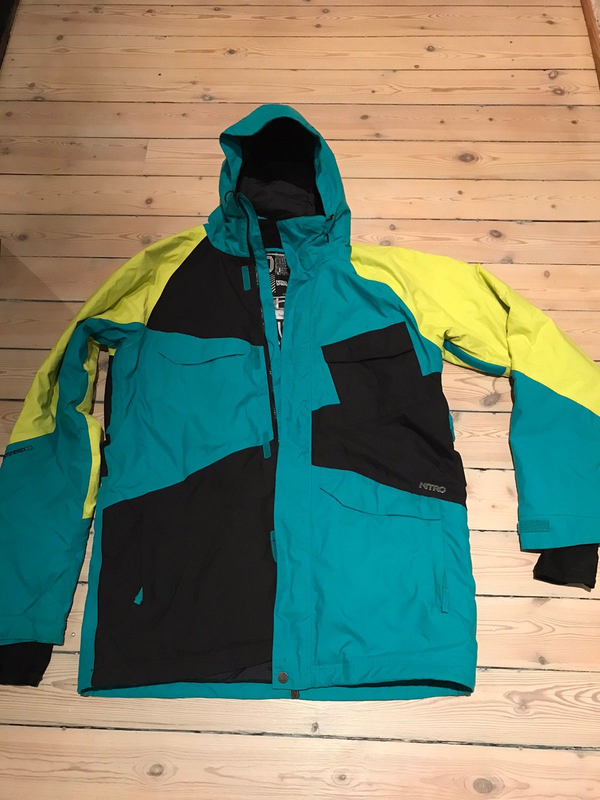Nitro Snowboard jakke selges billig! | FINN.no Nitro, snowboard jakke, vinterjakke, | FINN.no