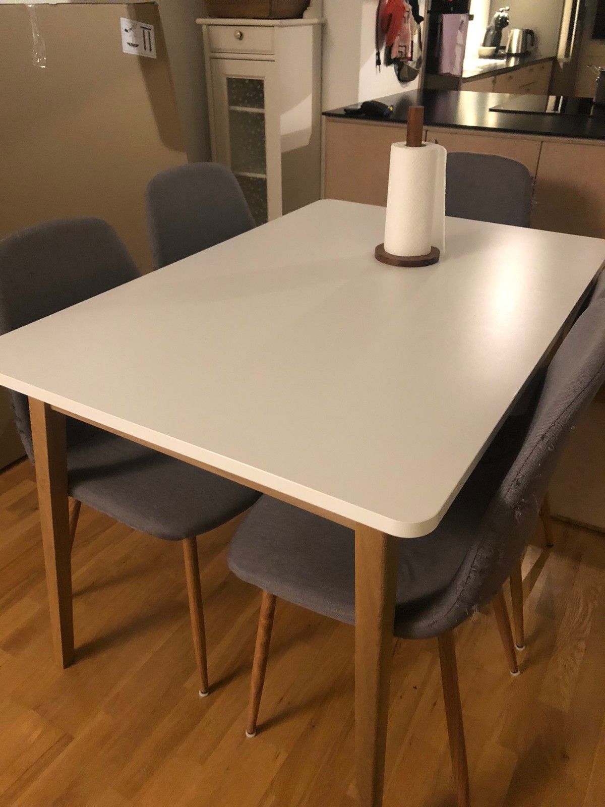 Pent brukt bord fra Jysk | FINN.no Spisebord fra jysk selges | FINN.no