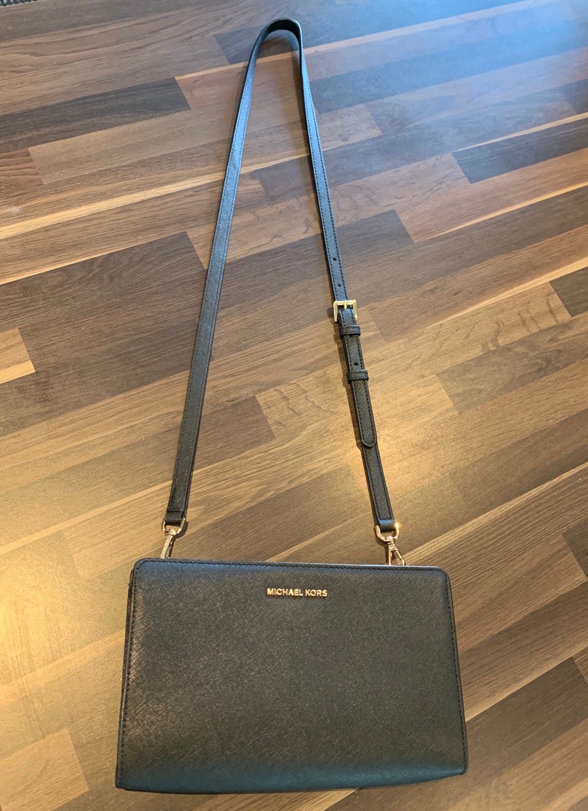 Michael Kors veske, nesten ikke brukt. | FINN.no Michael kors veske ,kun brukt en gang | FINN.no