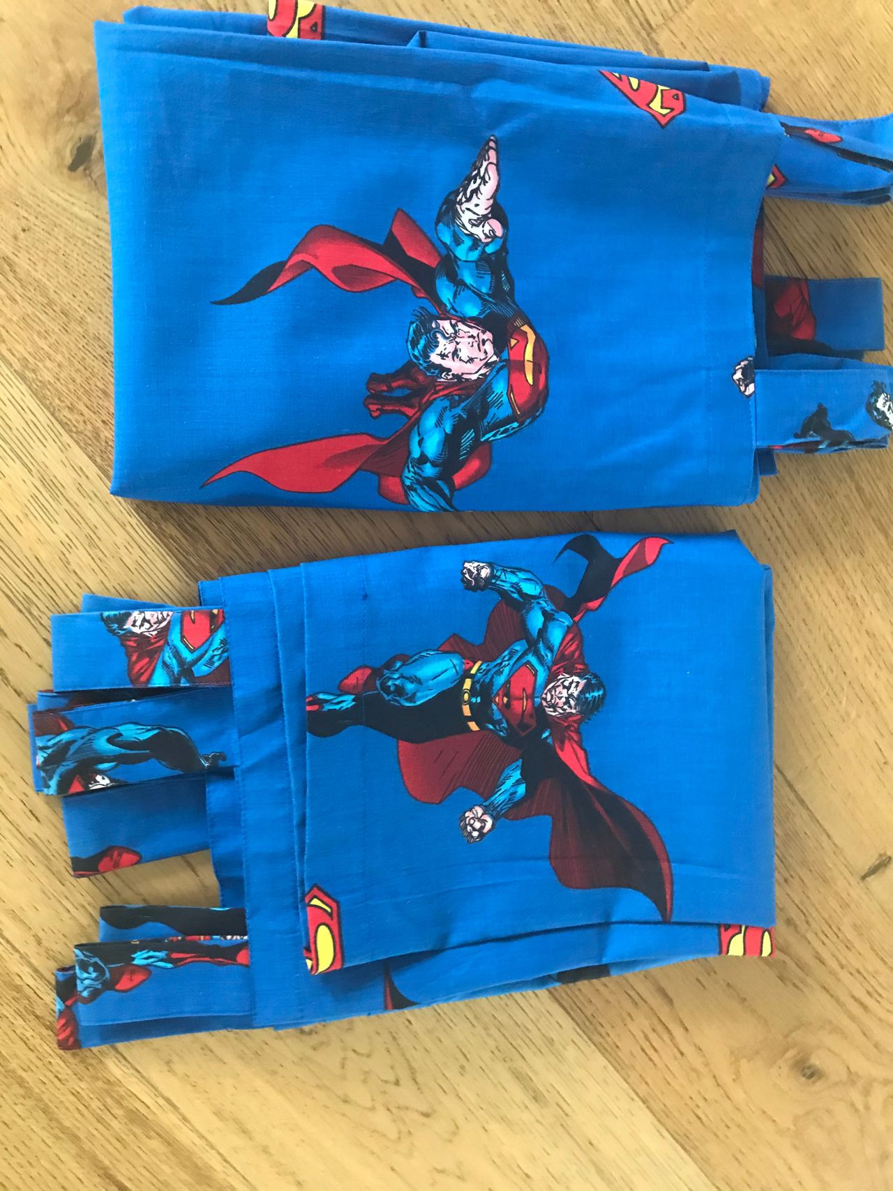 Superman Barne Gardiner selges. | FINN.no Saccosekk Smurfeline og Lynet McQueen | FINN.no